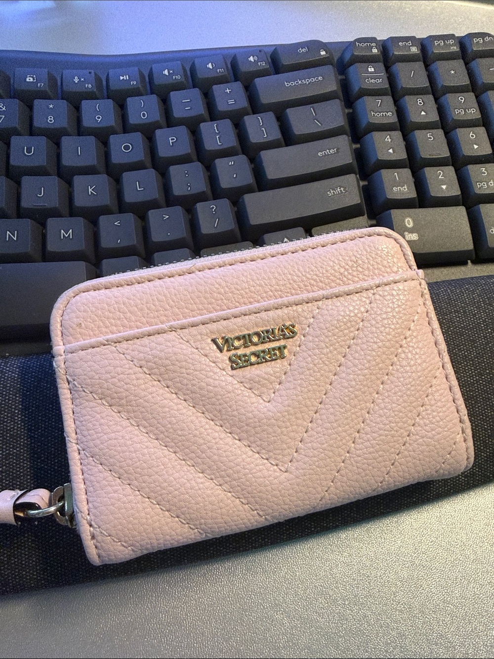 💗 Victoria's Secret Light Pink Quilted Card Zip Wallet 💗